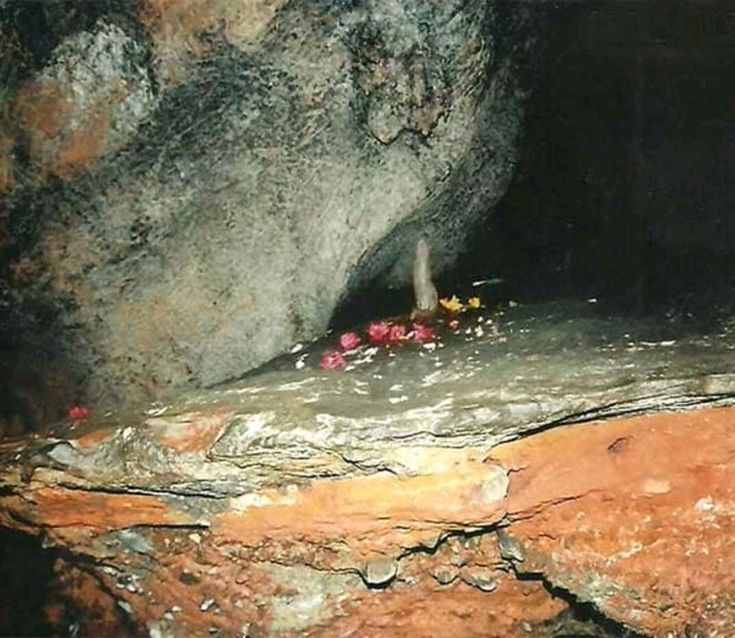 Patal Bhuvaneshwar Cave
