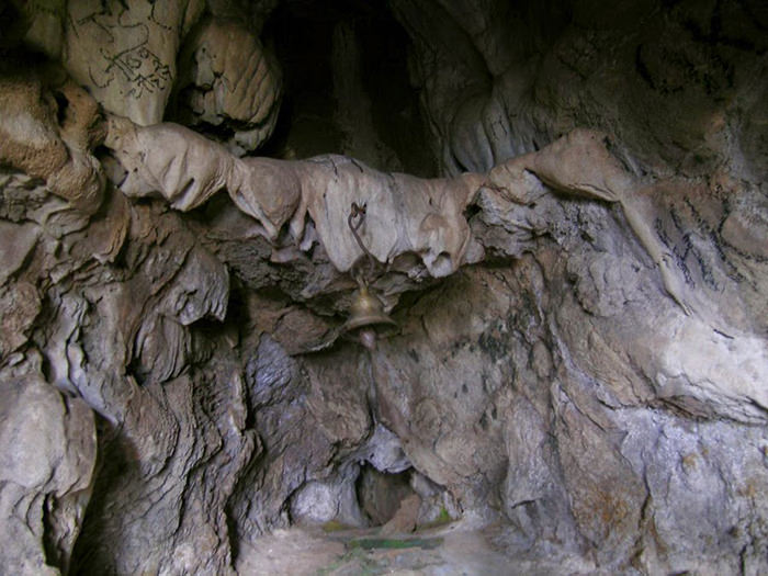 Patal Bhuvaneshwar Cave